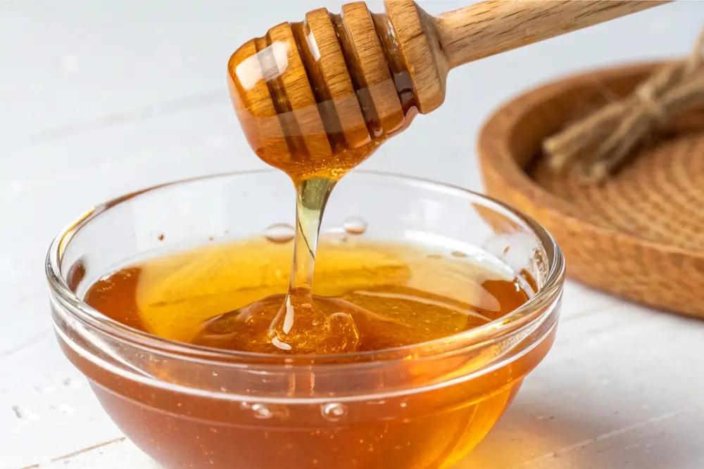 Tuto věc nikdy nesmíte udělat s medem. Zničíte ho a med se změní v jed