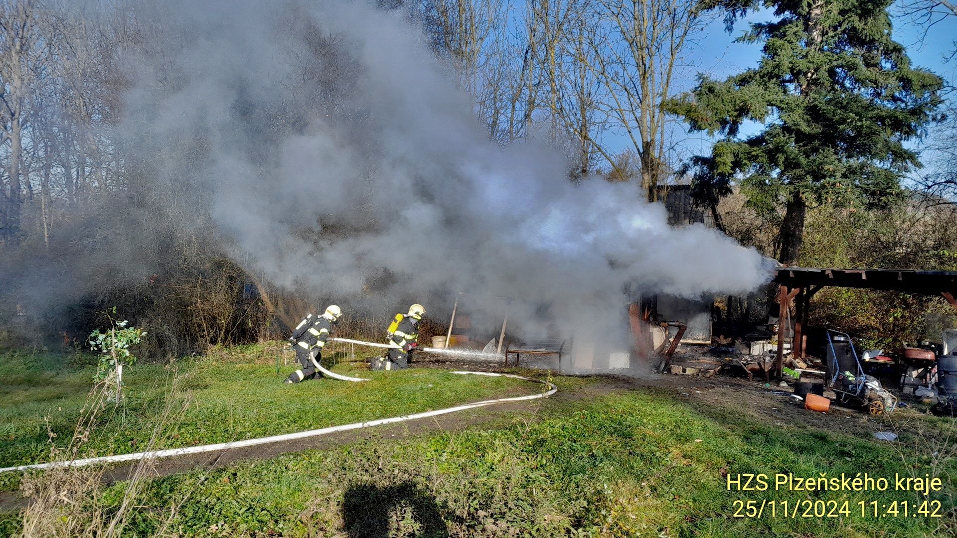 Požár chaty ve Starém Plzenci: Nevhodně postavený komín způsobil škody za statisíce