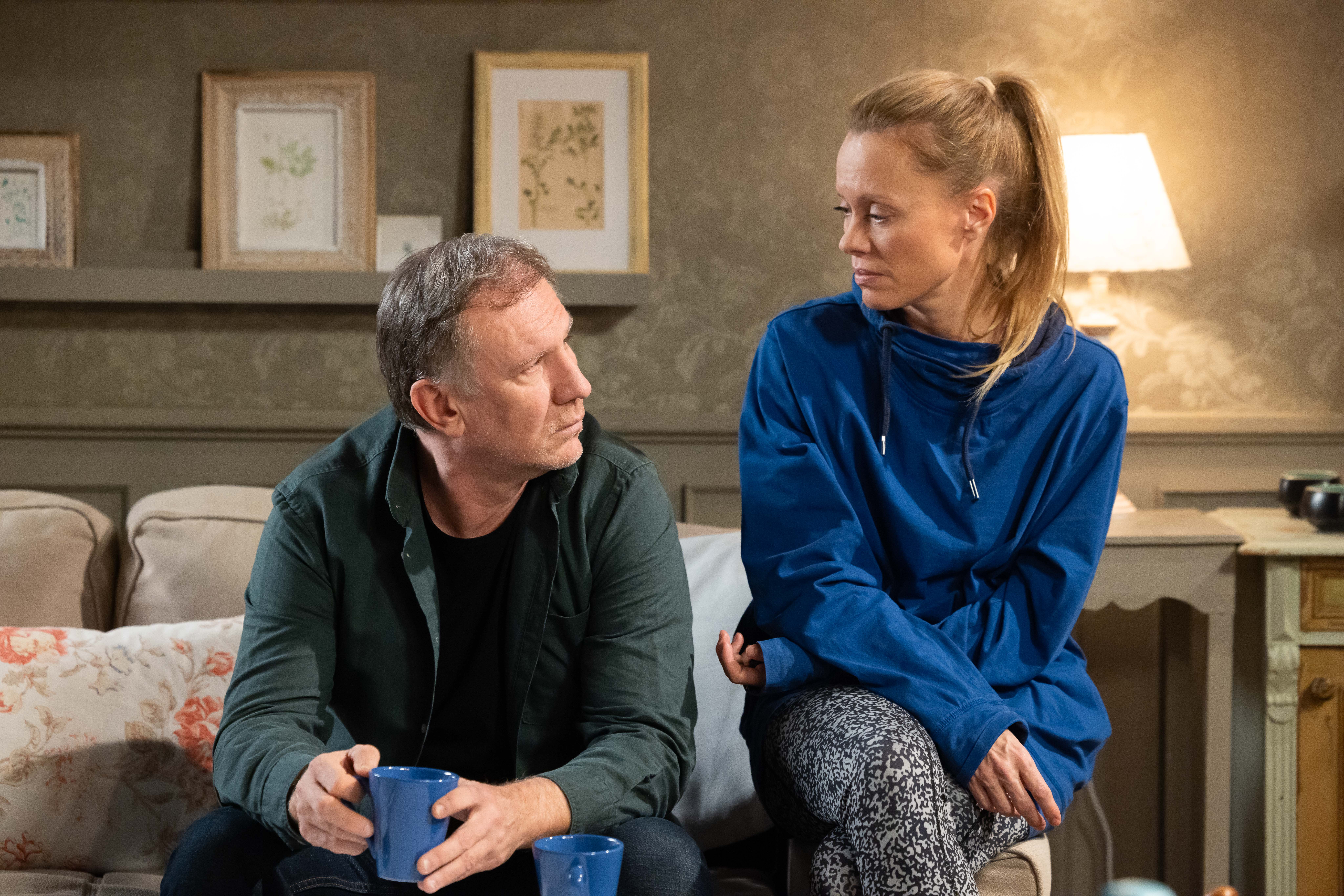 Blanka se bojí, že Hanušková ví o jejím problému s pitím.