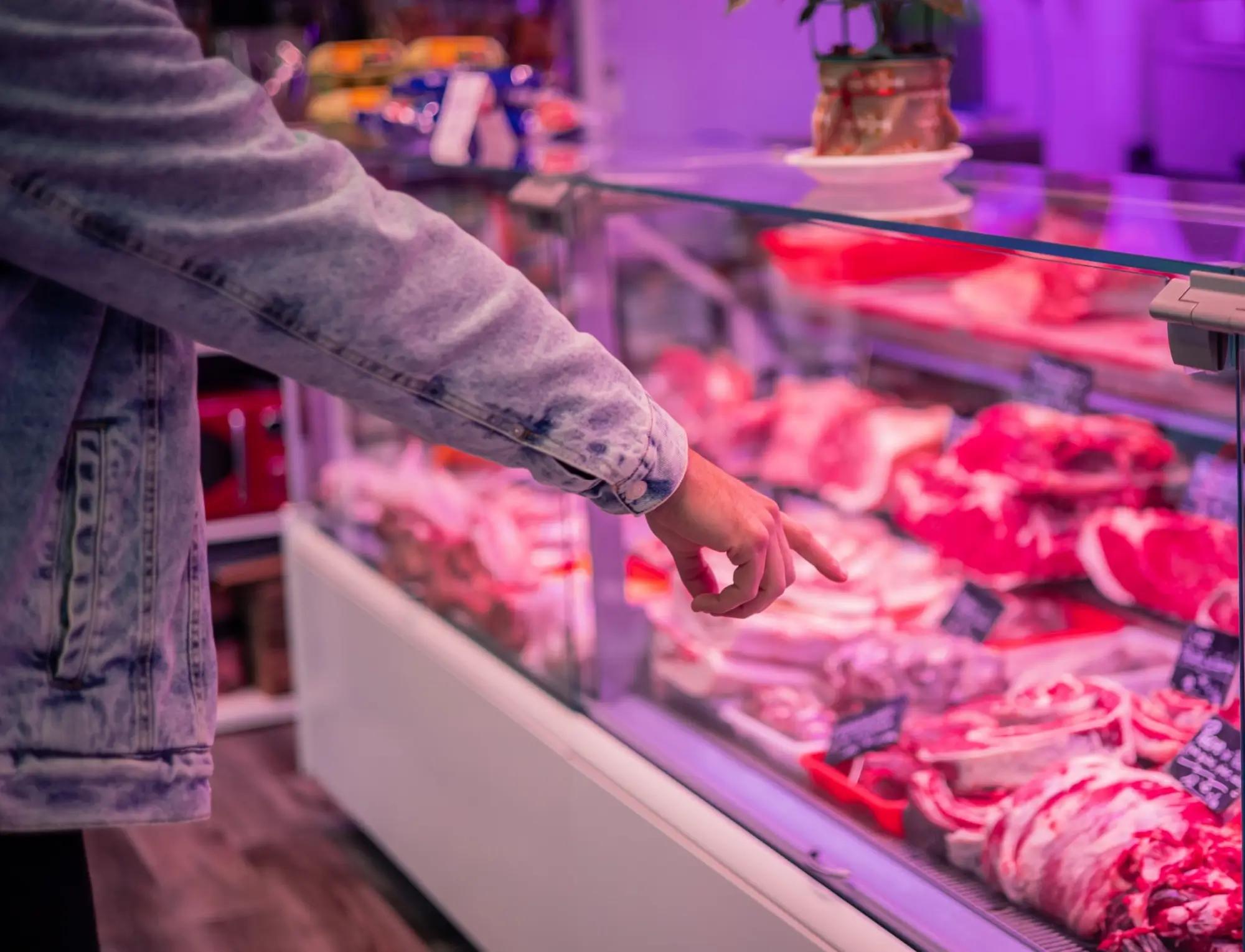 Tento druh masa je největší zlo. Líheň bakterií vás dostane do nemocnice dřív, než řeknete švec. Češi ho kupují na kila