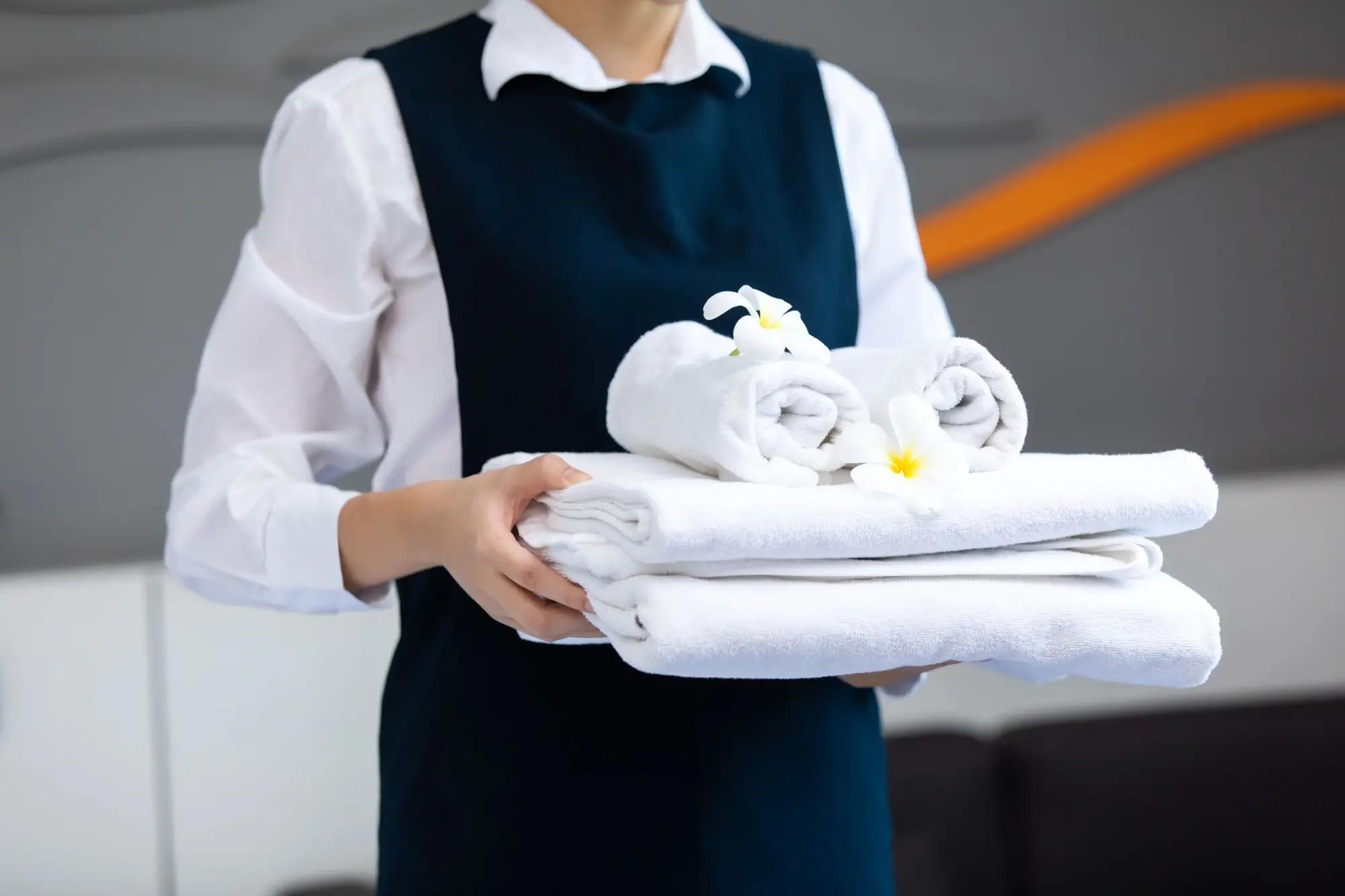 Hotelové ručníky jsou známé svou nadýchaností a hebkostí.