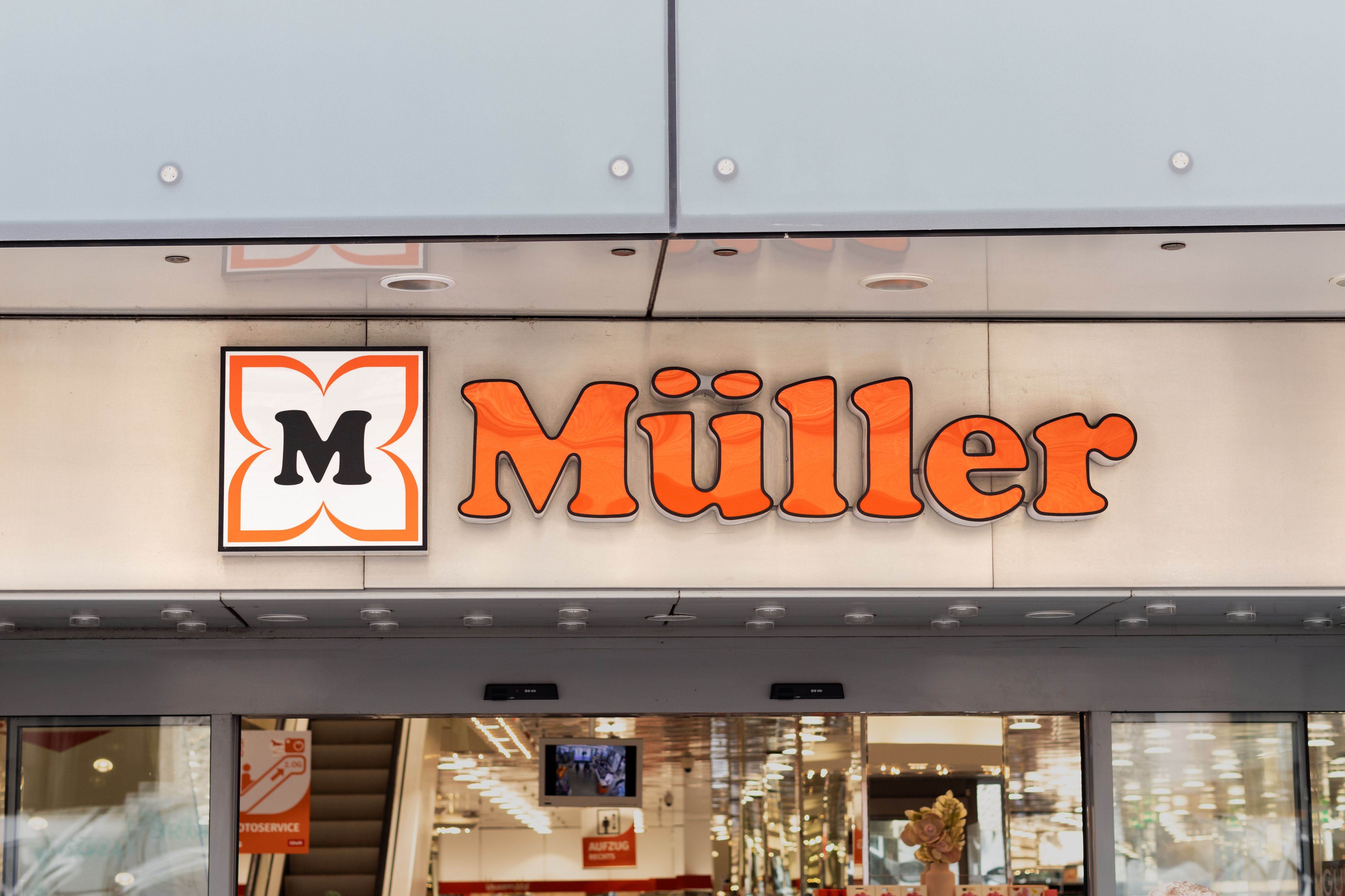 Do Česka míří nový řetězec: Češi tam rychle posílají životopisy, nabízí plat okolo 150 tisíc.