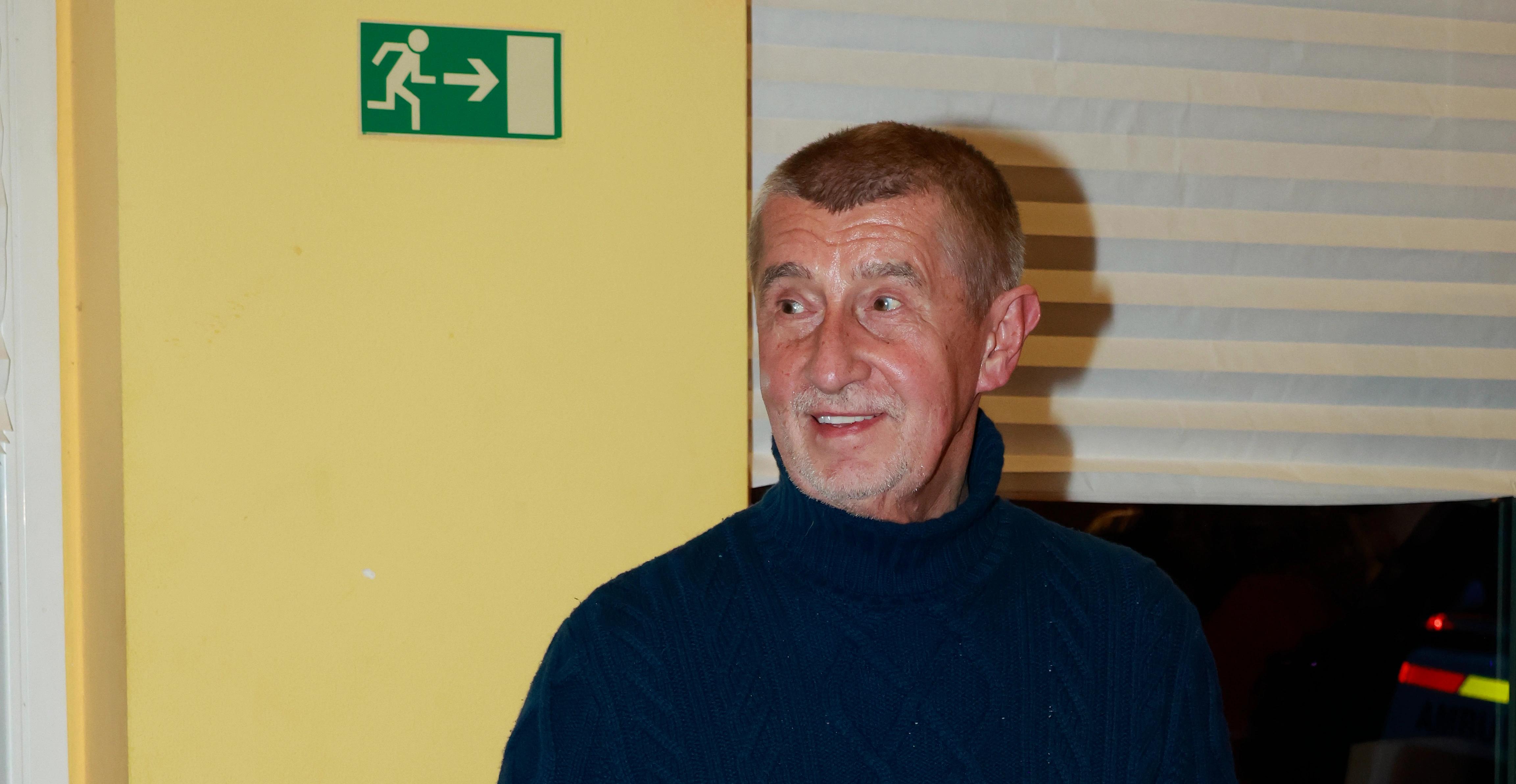 Andrej Babiš mezi elitou na řecké pláži: Luxusní dovolenou si užívá v plavkách za desetitisíce