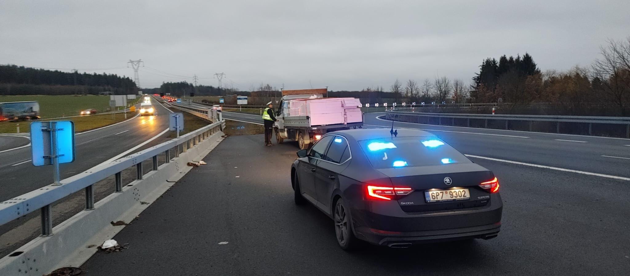 Policisté v Plzeňském kraji rozdali pokuty za 200 tisíc! Řidiči telefonují za volantem a překračují rychlost