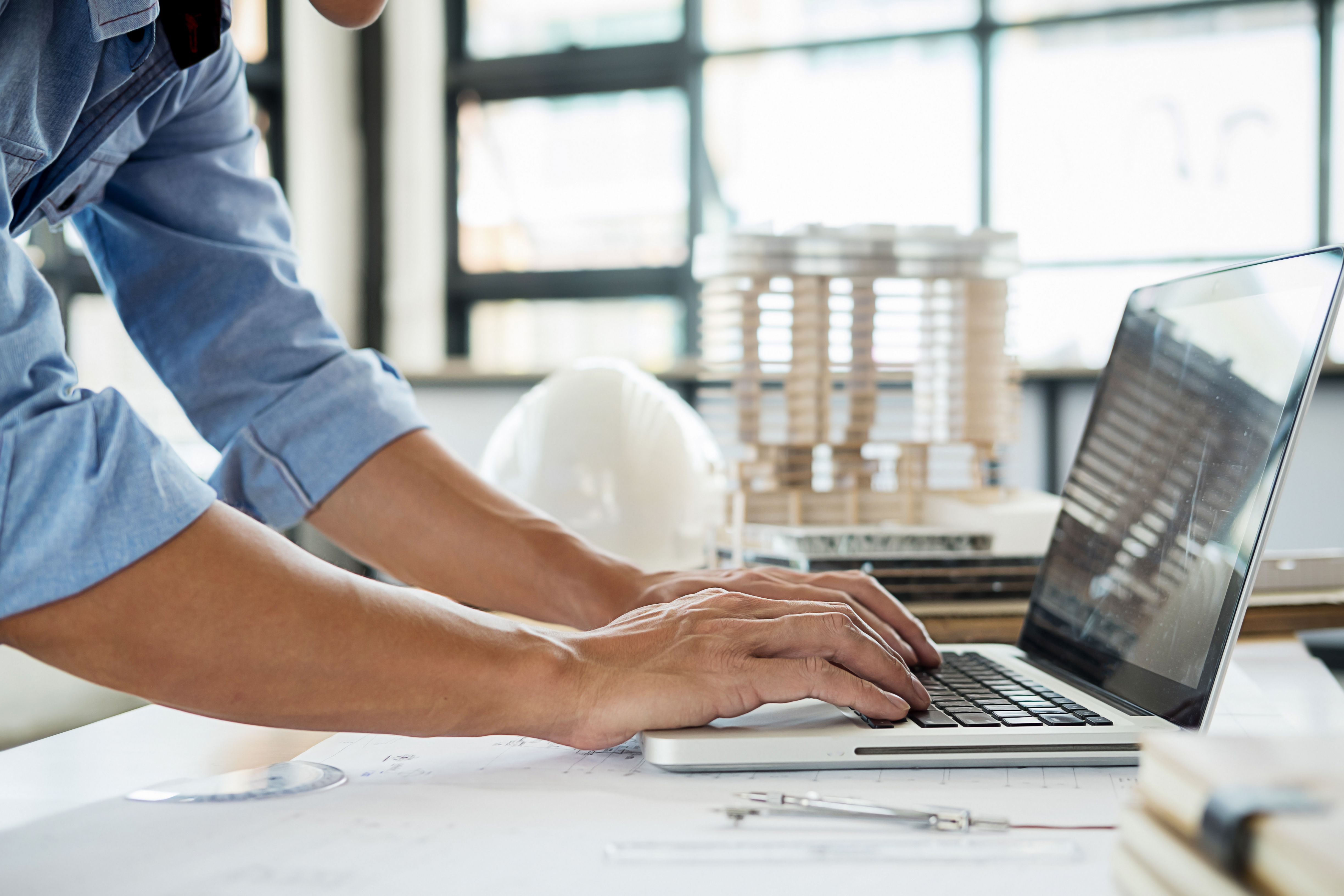 Práce v Rakousku je finančně výhodná.