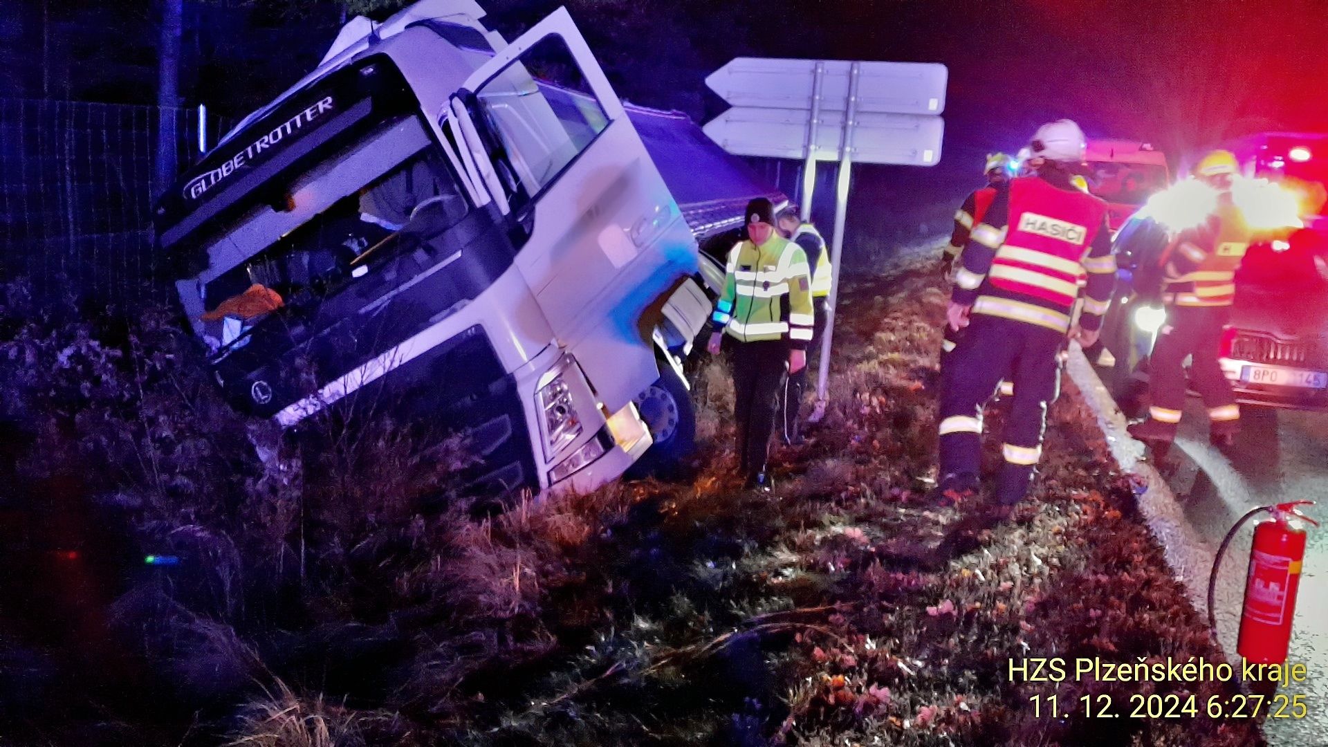 Na D5 havaroval kamion, může za to mikrospánek řidiče