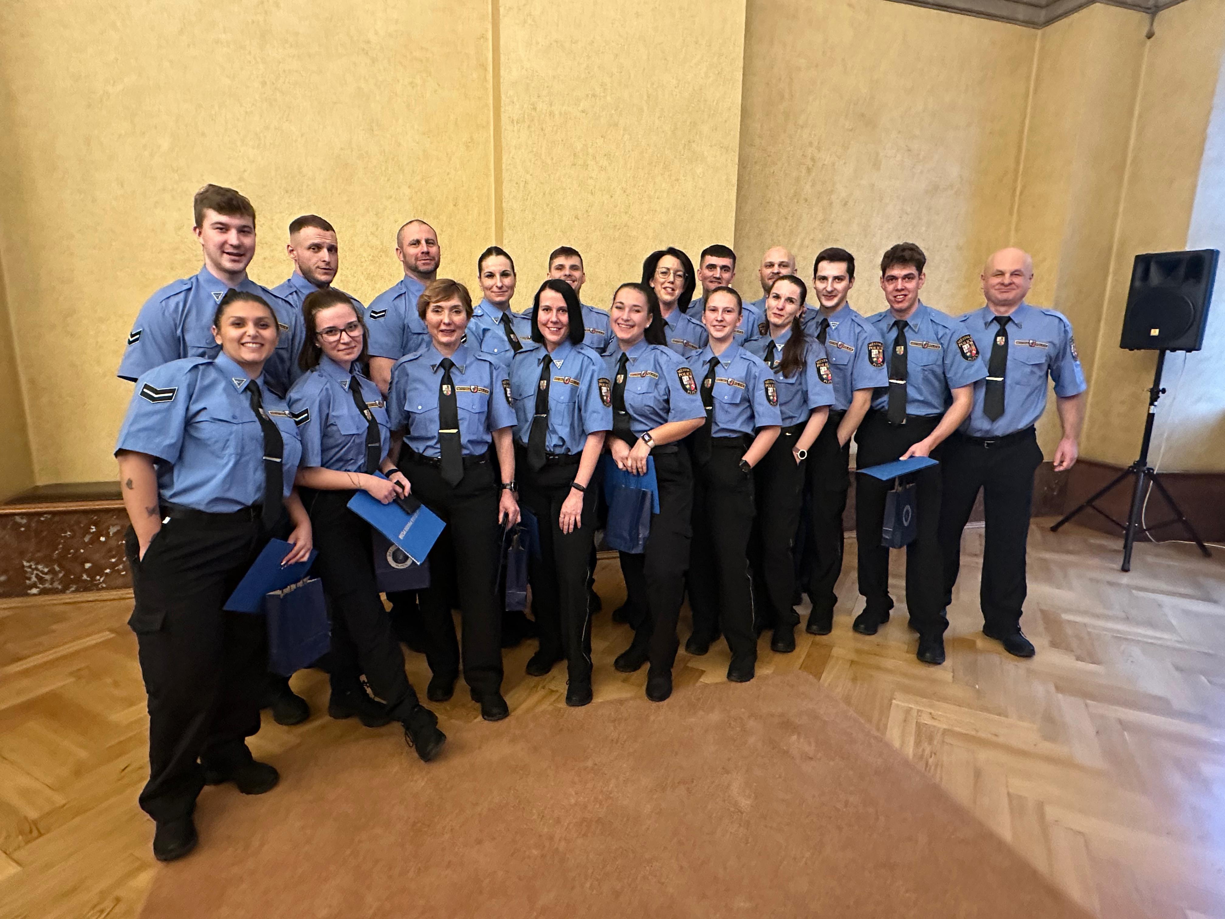 Městská policie v Plzni má nové strážníky.