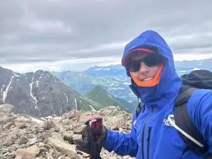 Navzdory vzácné nemoci se Daniel pokusil zdolat Mont Blanc. Znemožnilo mu to počasí Navzdory vzácné nemoci se Daniel pokusil zdolat Mont Blanc. Znemožnilo mu to počasí