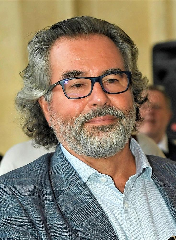 Knihy na dovolenou: Pobaví hoteliér v pasti, opravdové zločiny i neznámý Foglar