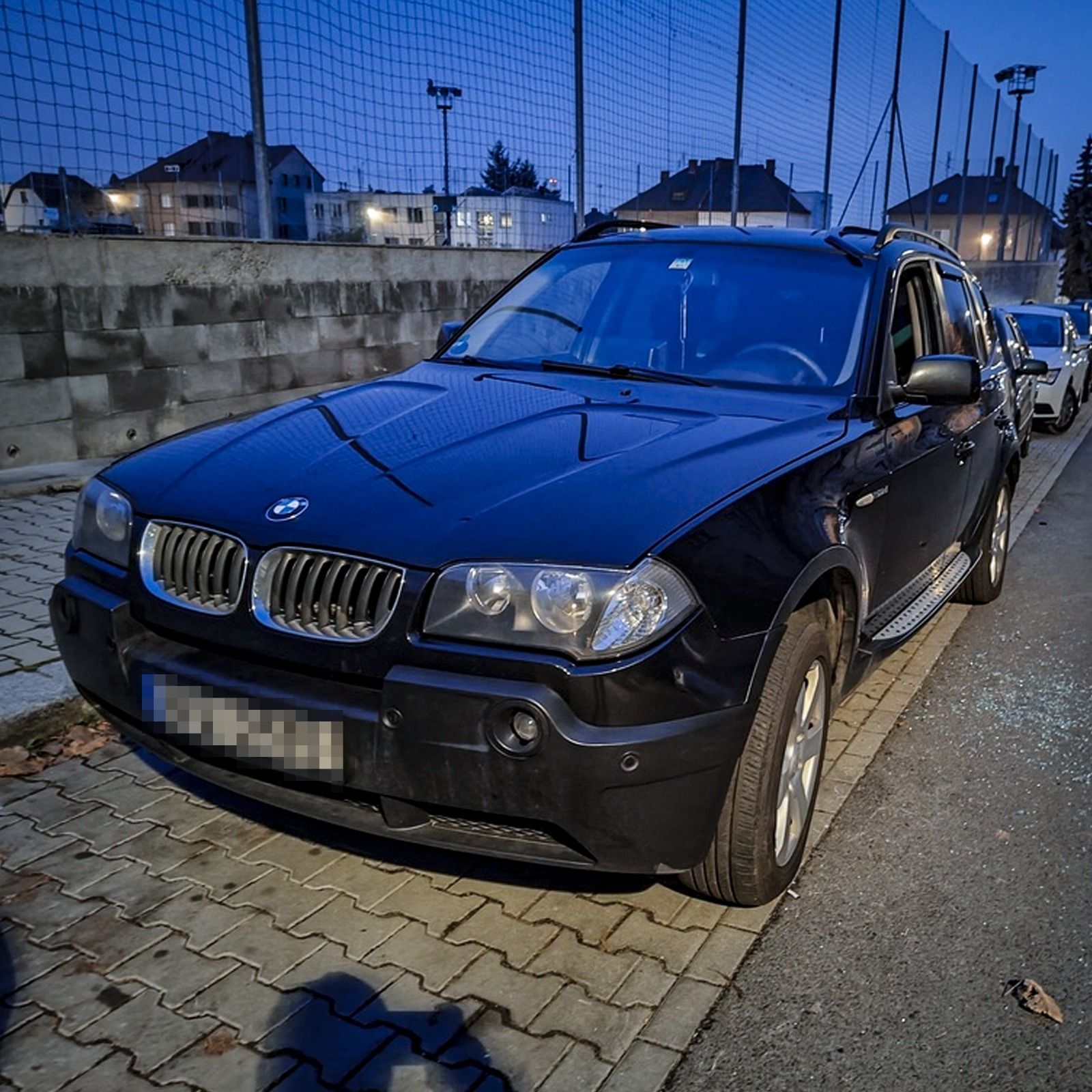 Vykradené vozidlo v Doubravce: Policie řeší případ vloupání