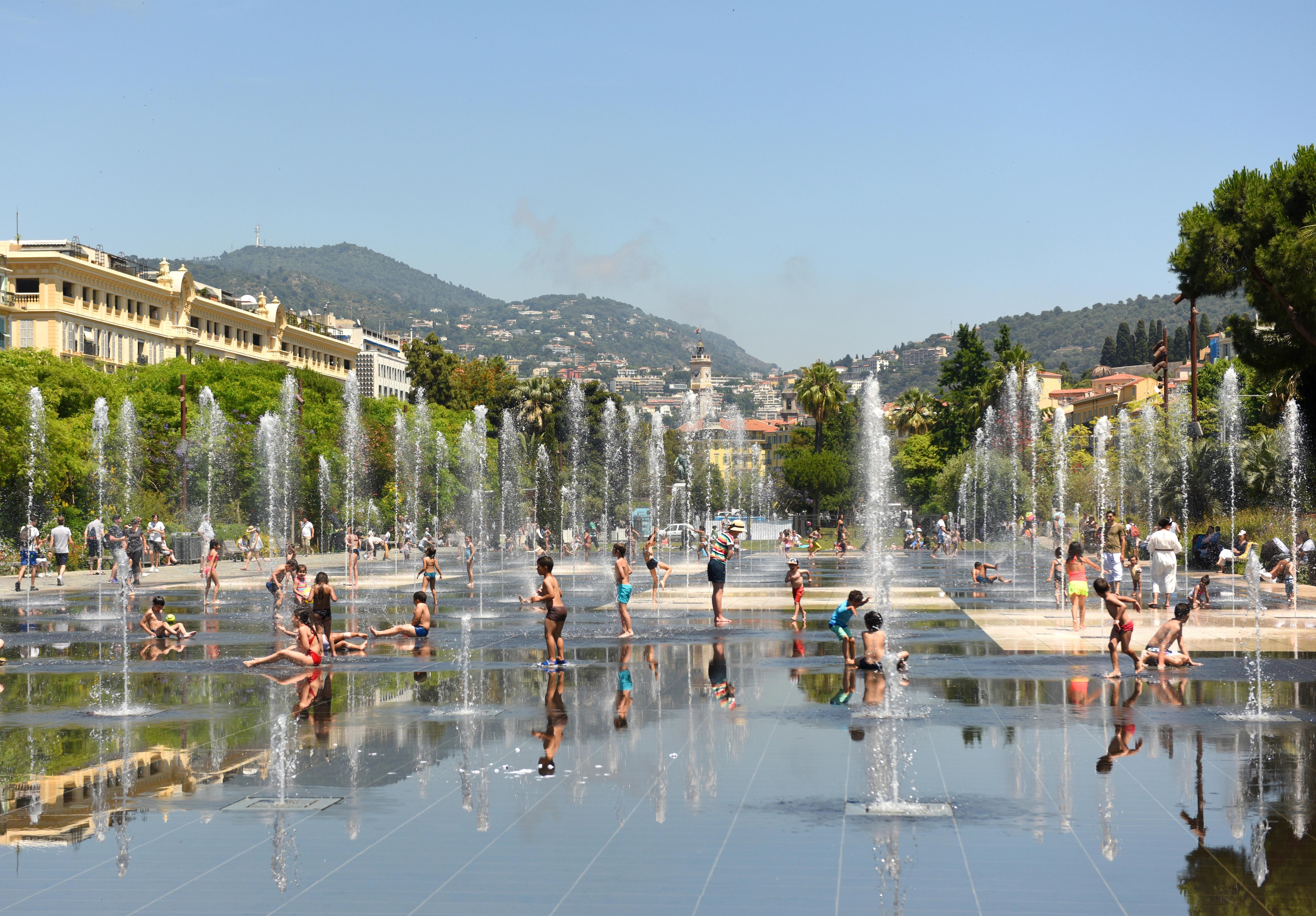 Vlna veder ve Francii: Téměř 500 lidí zemřelo během pár dnů, úřady vydaly akutní varování