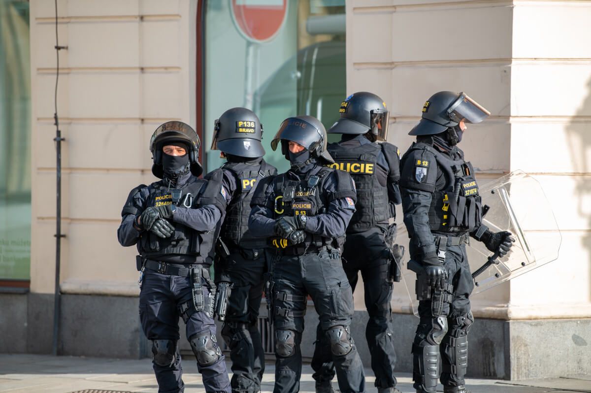 Policie v Plzni nasadí desítky strážníků, fanoušky čekají přísná bezpečnostní opatření