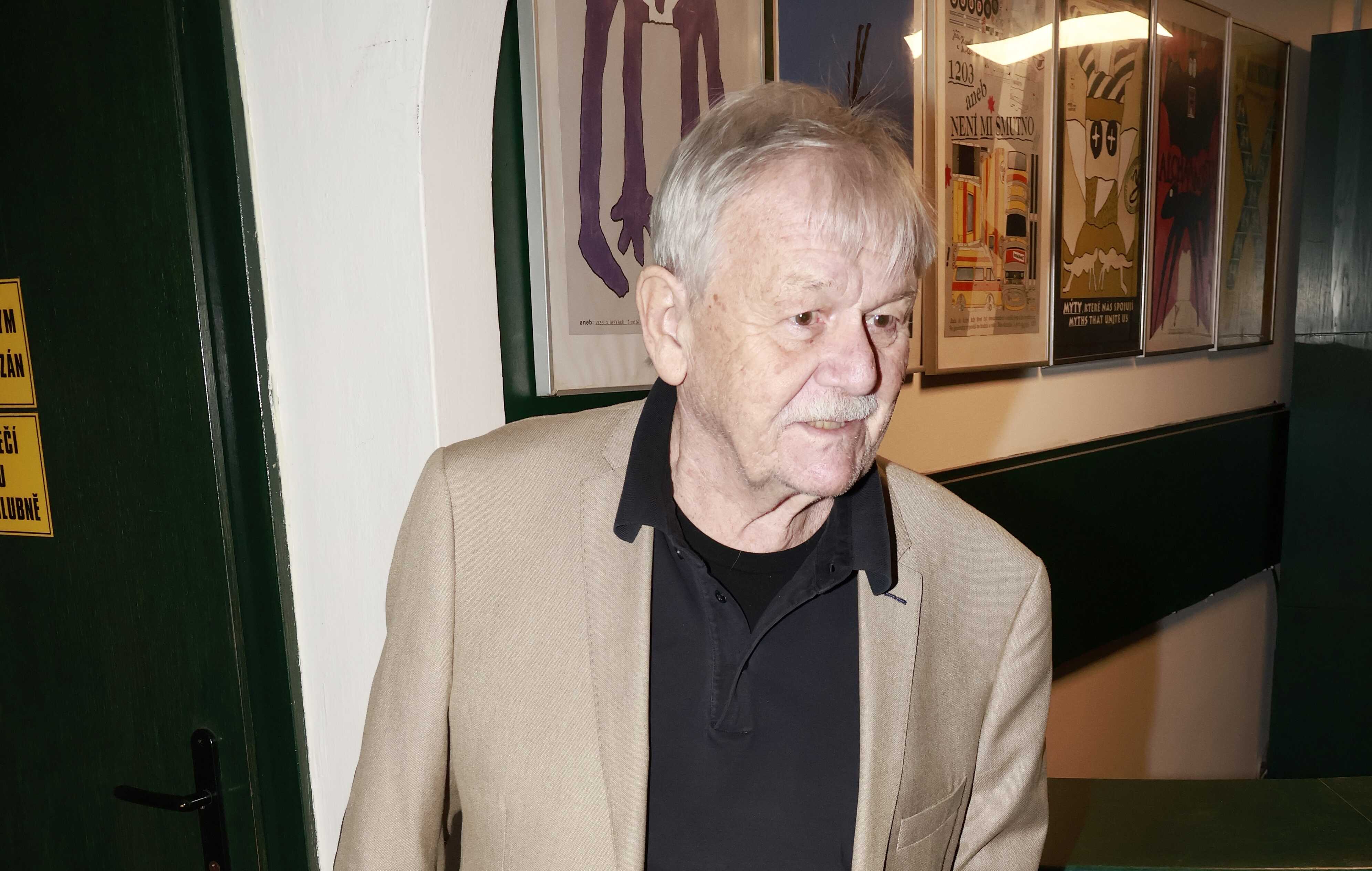 Karel Šíp šokuje: Zmatek a tápání během posledního vystoupení!