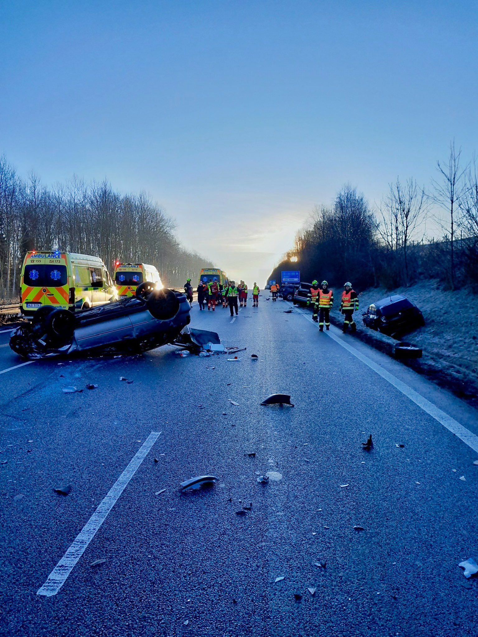 Vážná dopravní nehoda, na místě je několik zraněných.