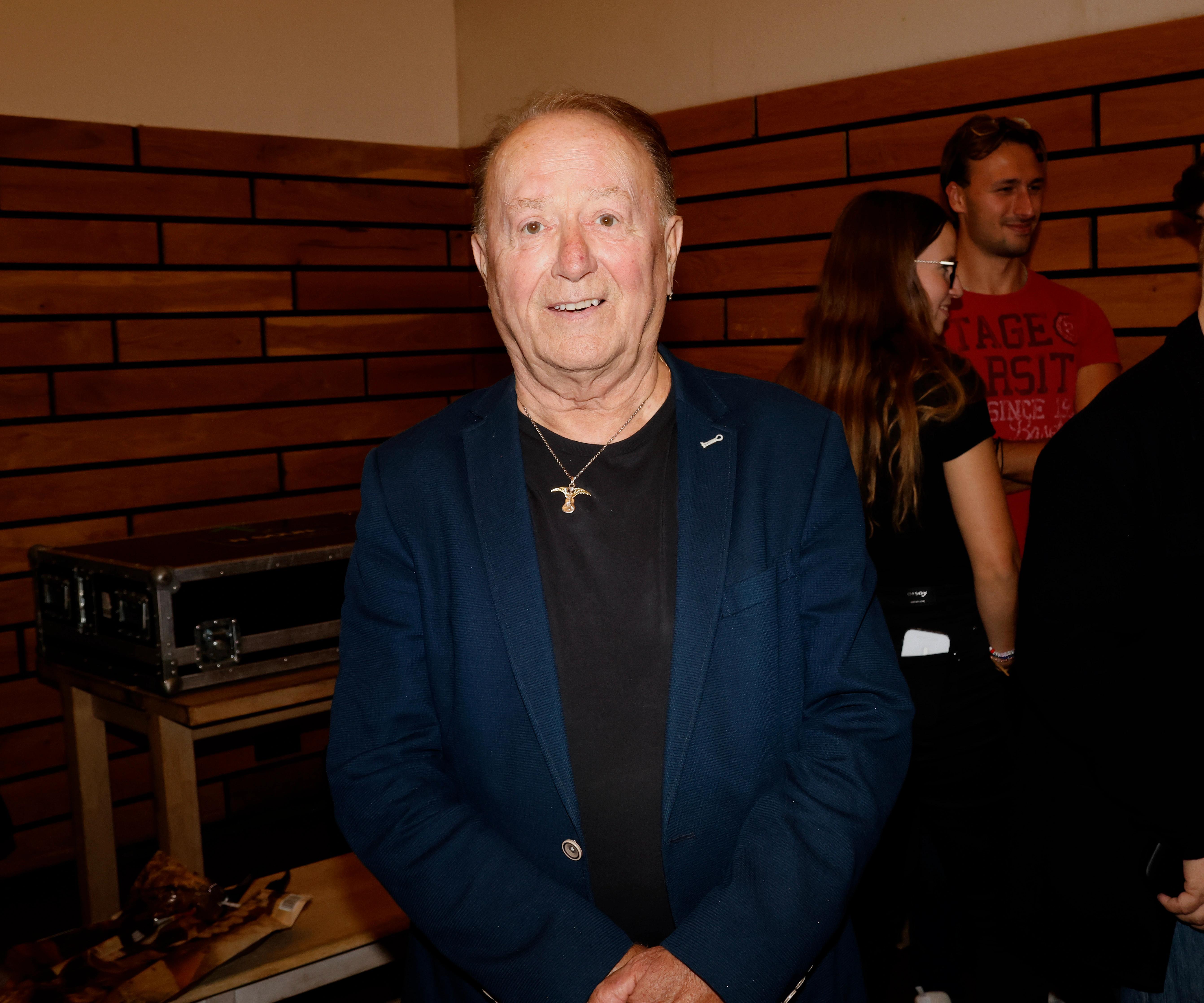 Letní pohoda u moře: Petr Janda sdílí rodinný okamžik, dcery v hlavní roli