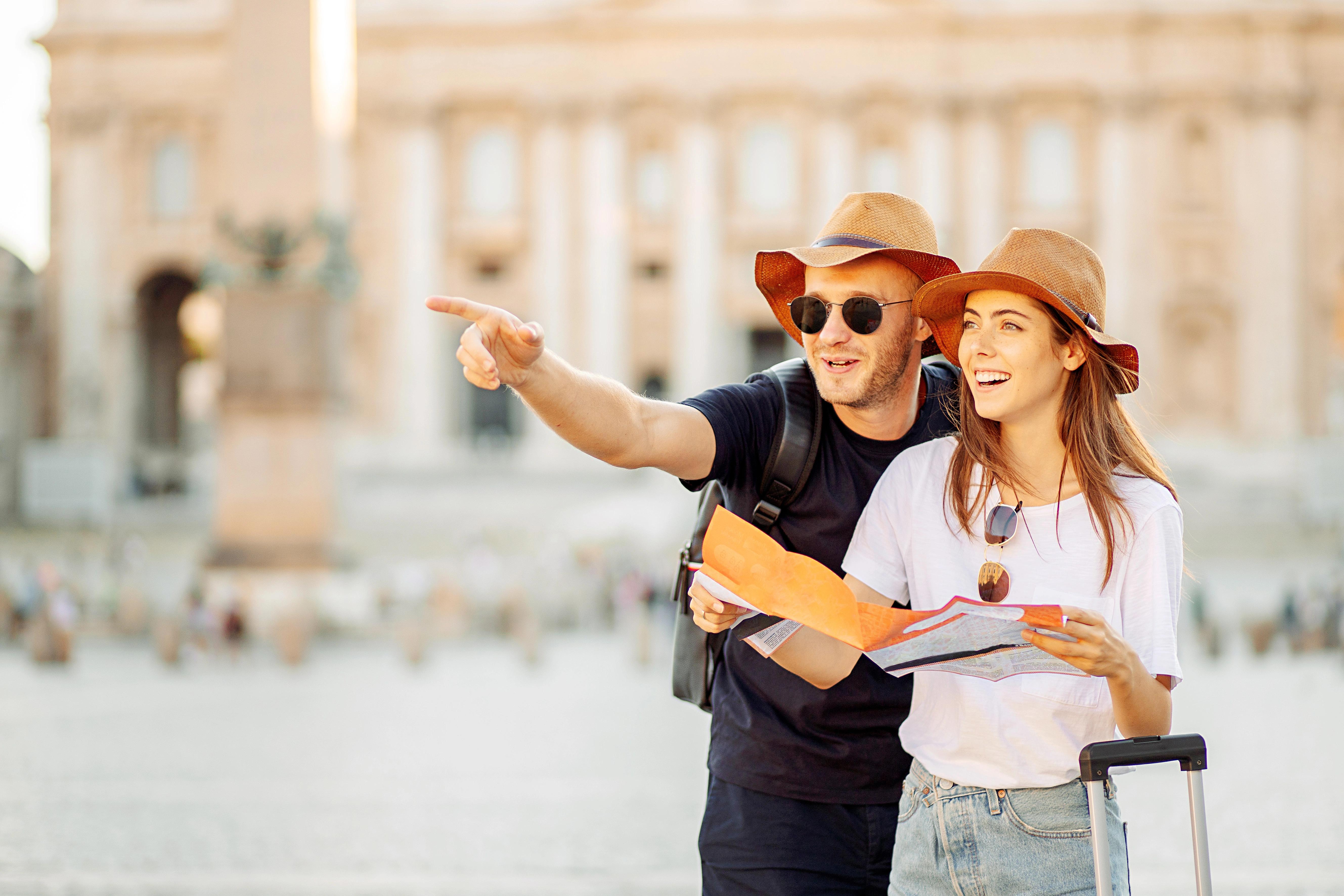 Češi letos loví zájezdy na poslední chvíli. Proč je nabídka větší, ale výběr složitější než dřív?