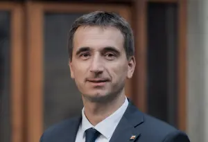 Evropský automobilový průmysl v krizi: Ministr Vlček žádá v Bruselu okamžitá řešení Evropský automobilový průmysl v krizi: Ministr Vlček žádá v Bruselu okamžitá řešení