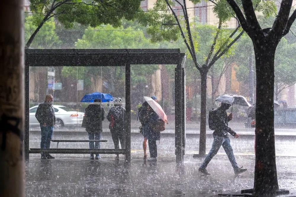 Deštníky zůstanou celý týden nejspíš mokré 