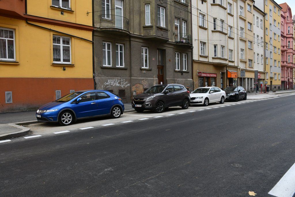 Pozor na trolejbusy a autobusy.