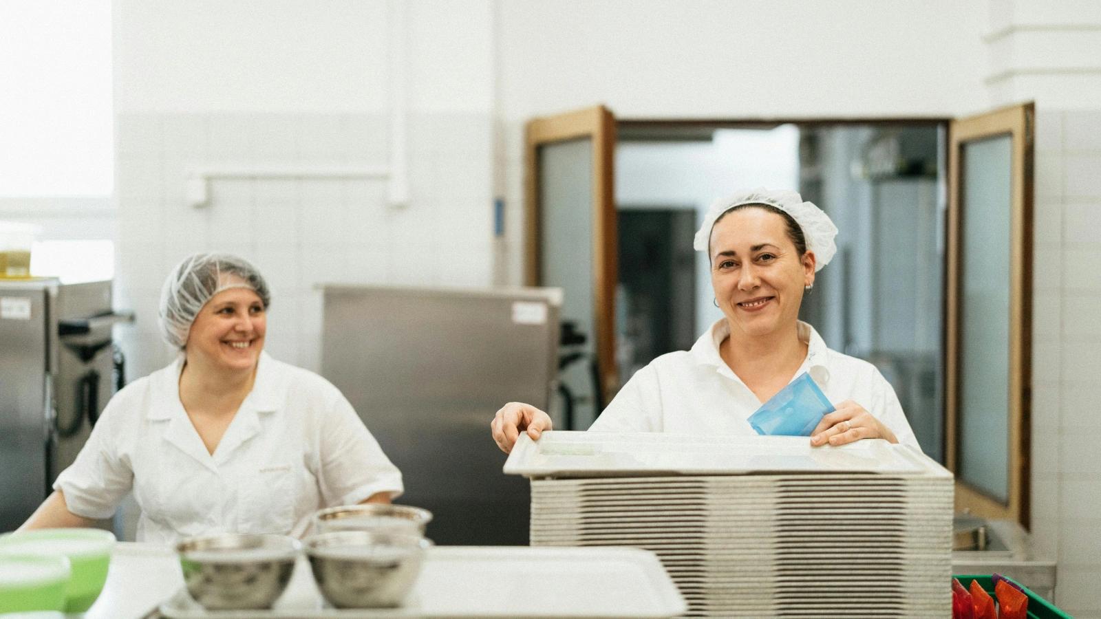 Bechyně řeší drama ve školní jídelně: Kuchařky na odchodu, vedení města zaskočeno