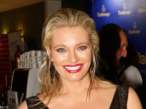 Takto ji na obrazovkách rozhodně neuvidíte: Lucie Borhyová poškádlila fanoušky fotkou v plavkách