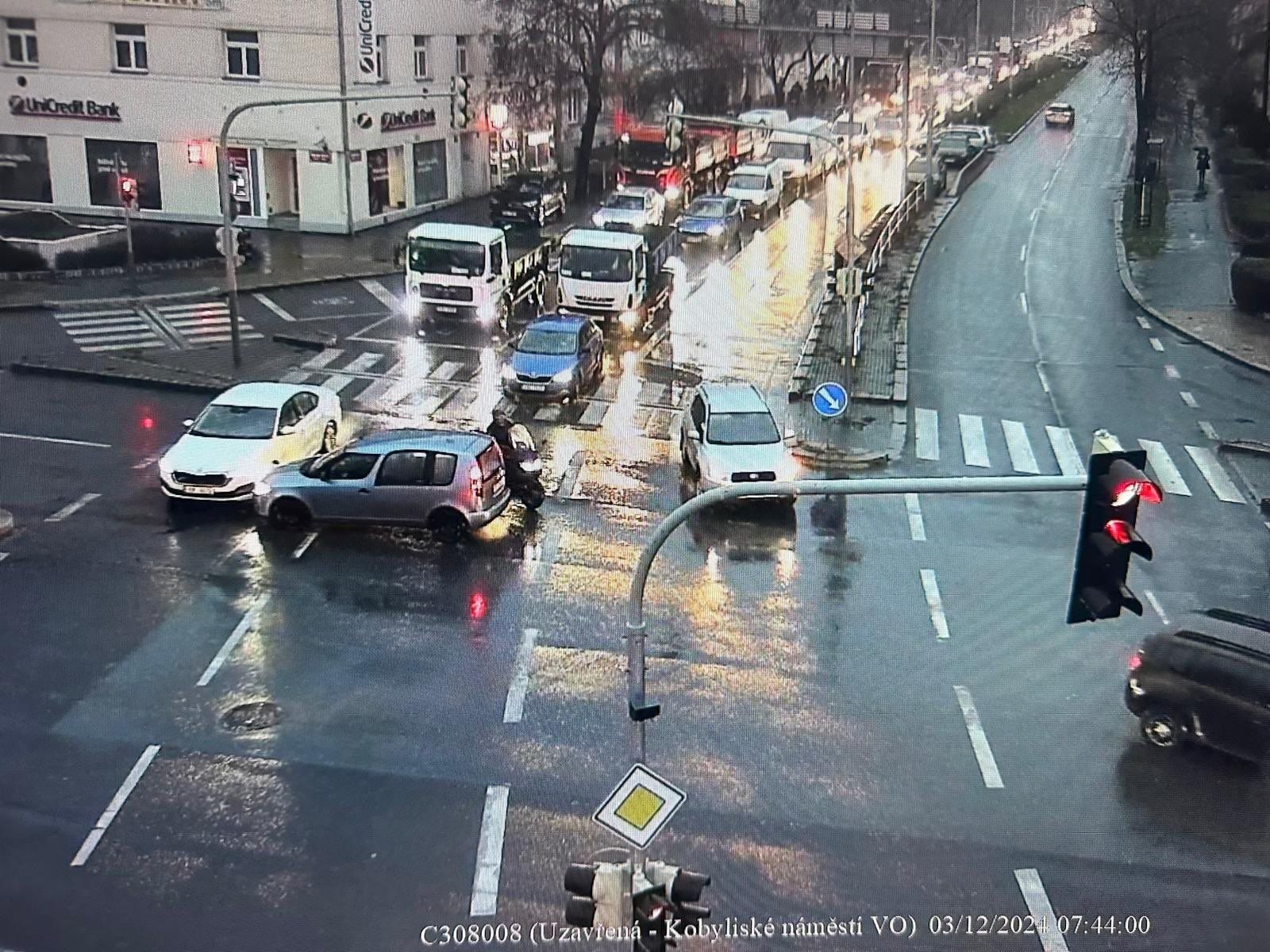 Dopravní chaos v Praze.